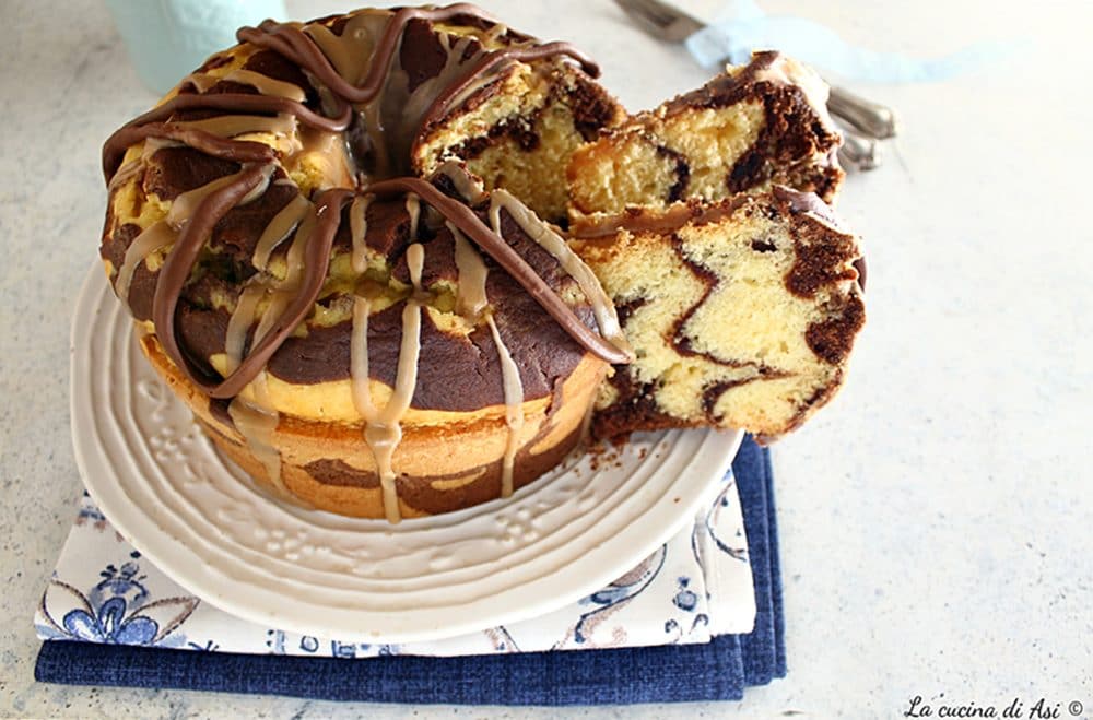 Torta marmorizzata cioccolato e caffè