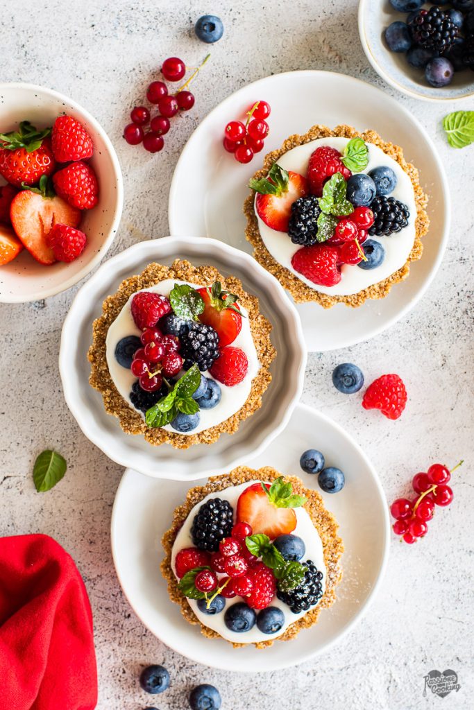 Tartaletas con skyr y frutos del bosque