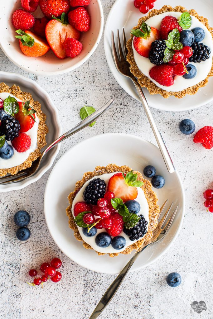 Tartaletas con skyr y frutos del bosque