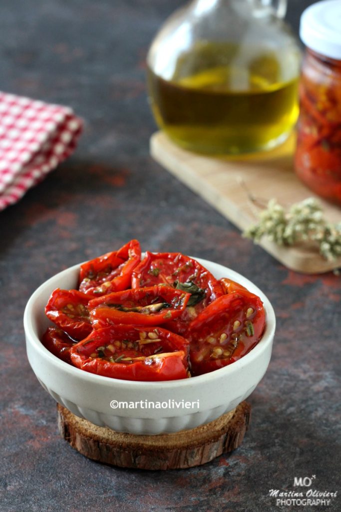 Tomatitos confitados en aceite