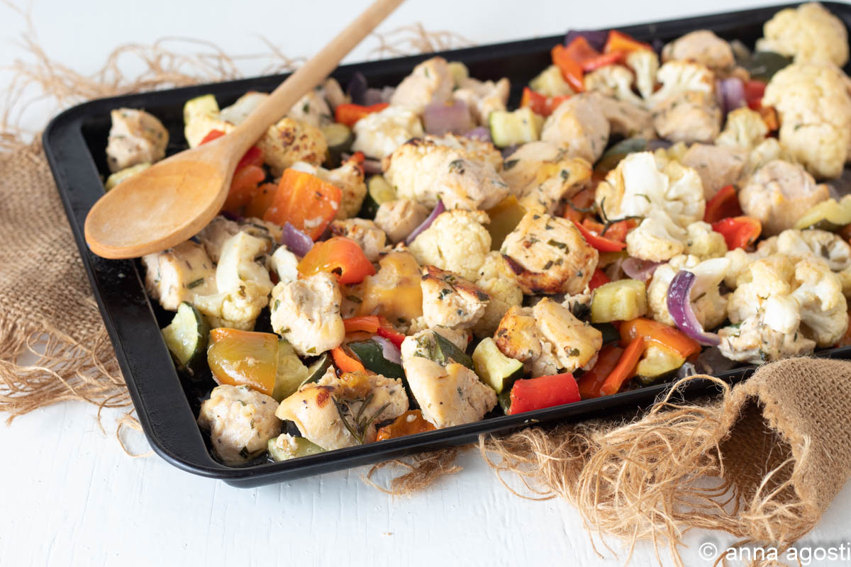 Trozos de pollo con verduras