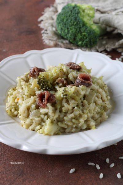 añade algunos filetes de anchoa y sirve