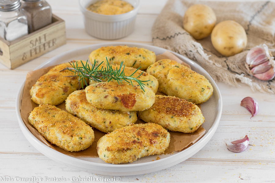 Albóndigas de patatas y ricotta muy tiernas con rebozado de maíz