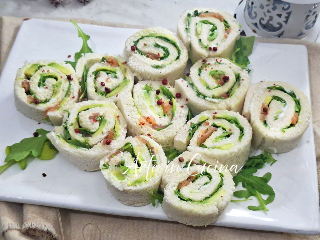 ÁRBOL de ROLLOS de SALMÓN y AGUACATE