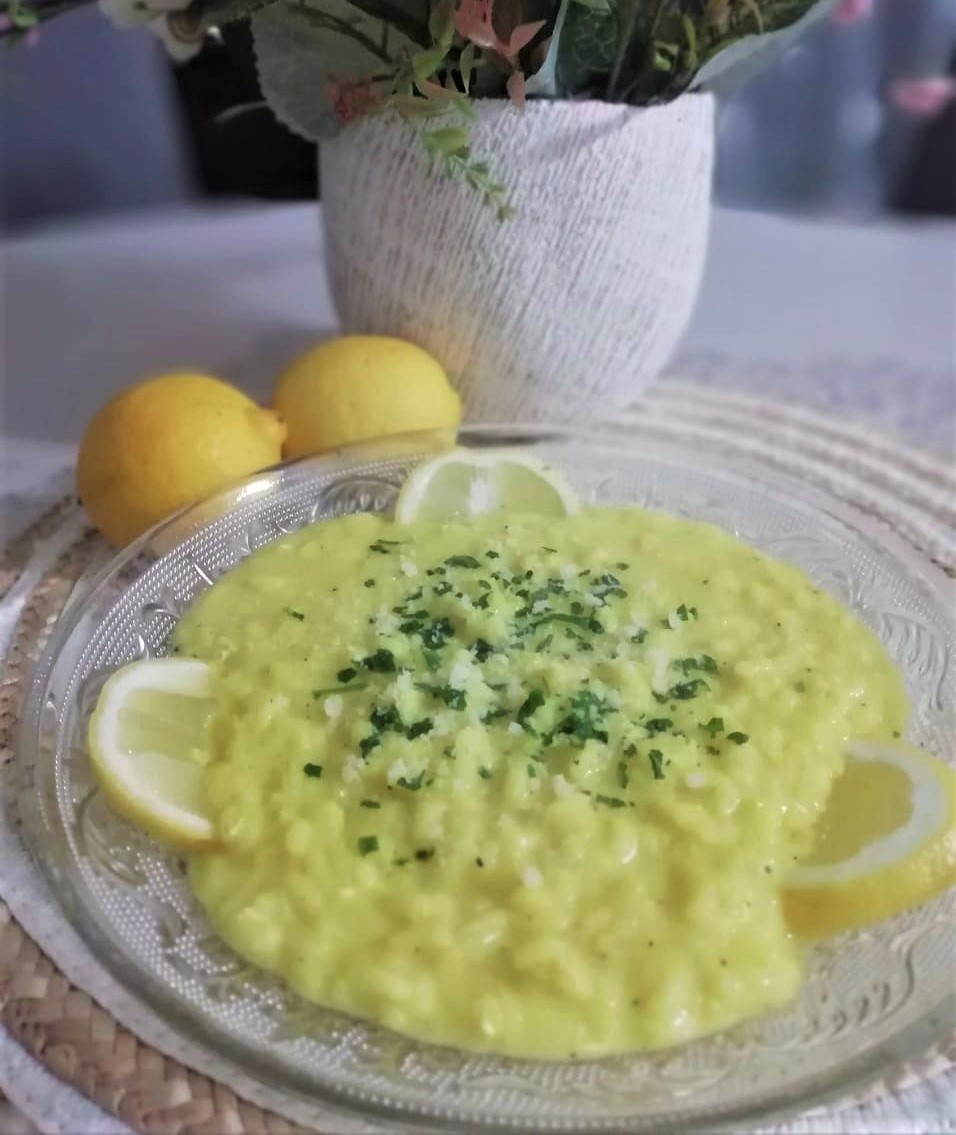 ARROZ EN CALDO CON LIMÓN Y HUEVOS
