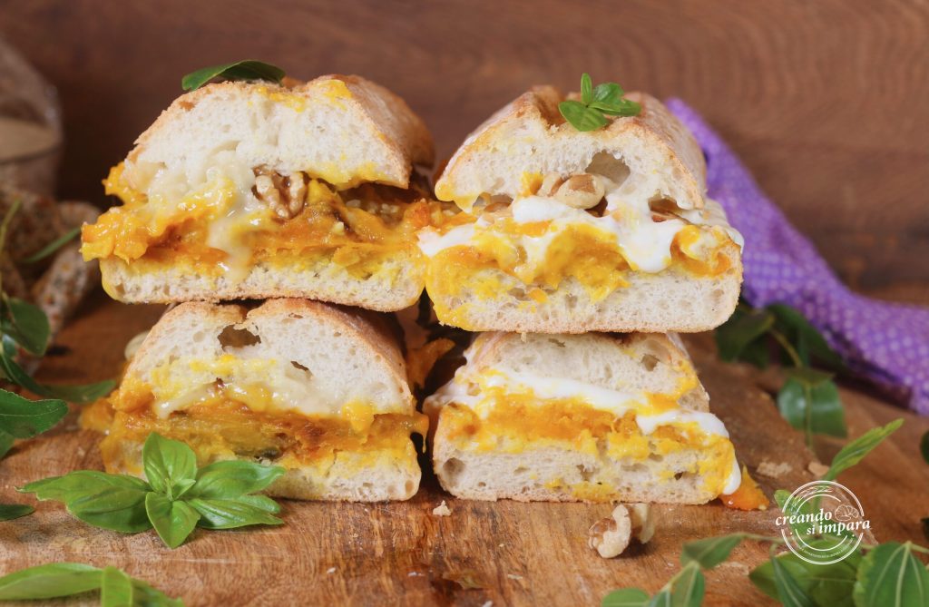 Bocadillos con calabaza y queso cremoso