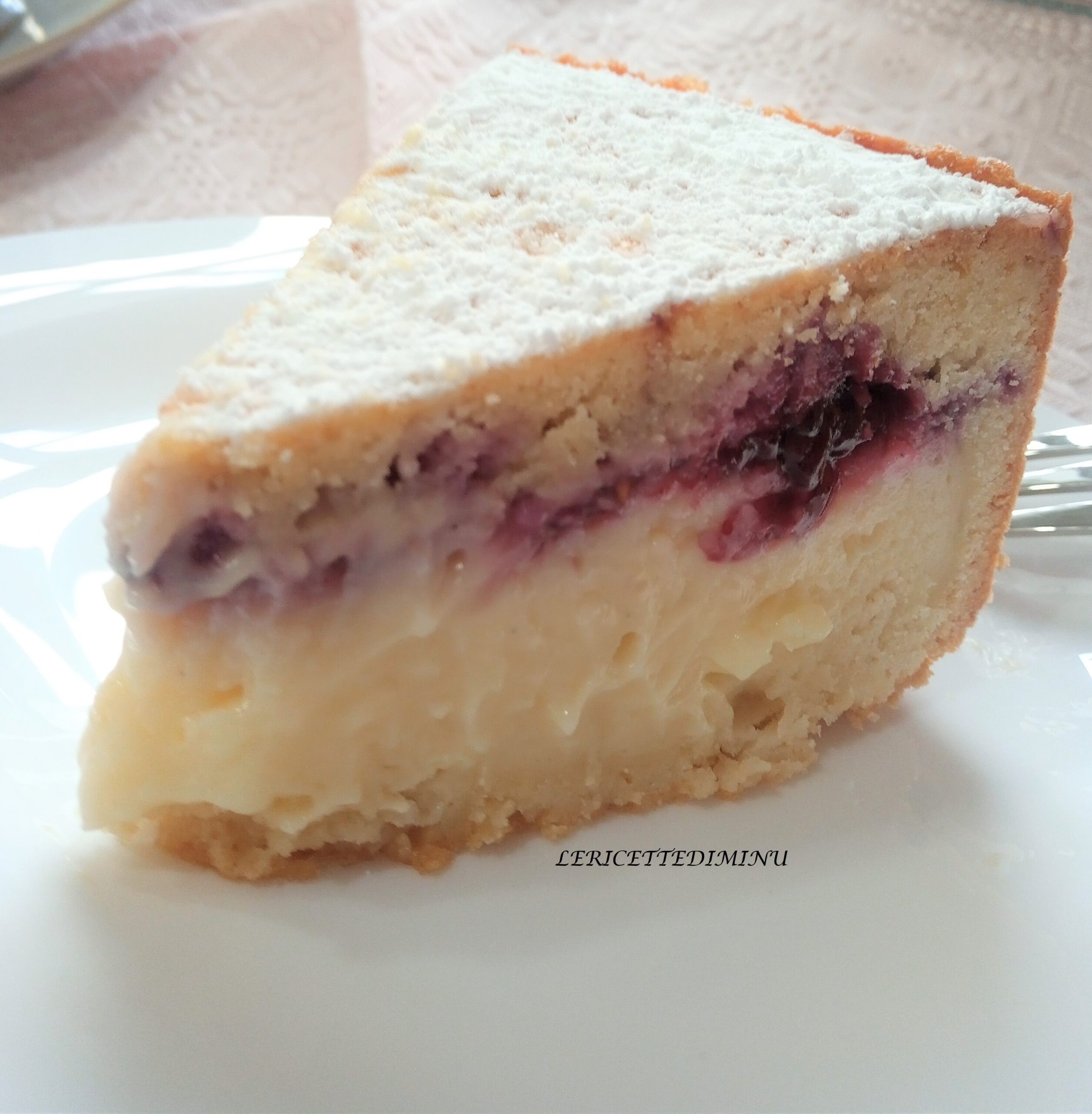 Tarta de crema y frutos del bosque