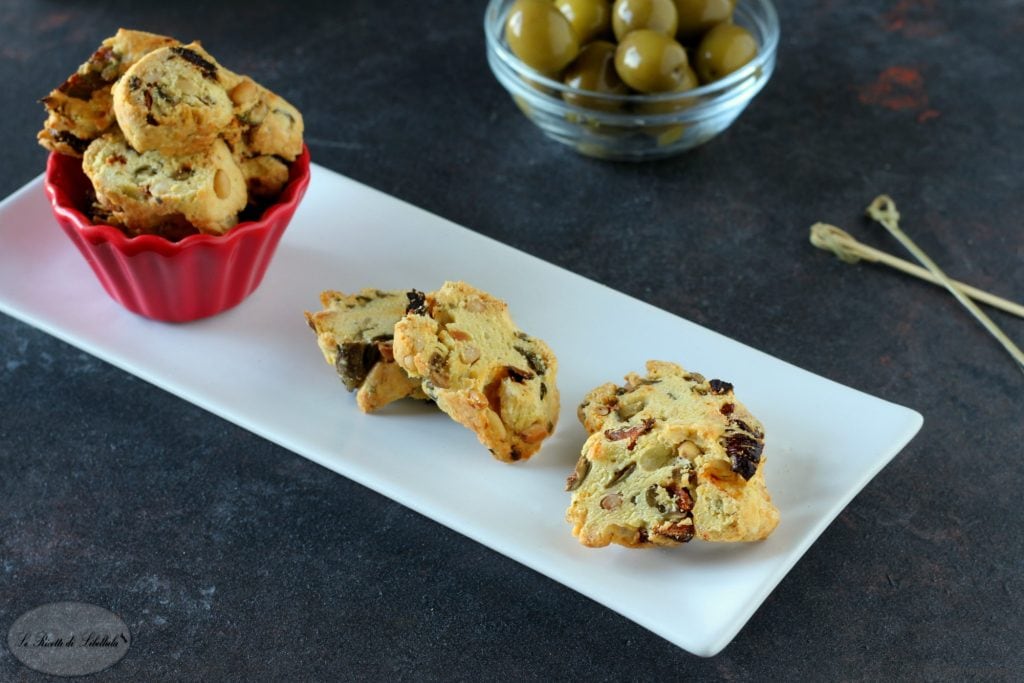 Cantucci salados con aceitunas