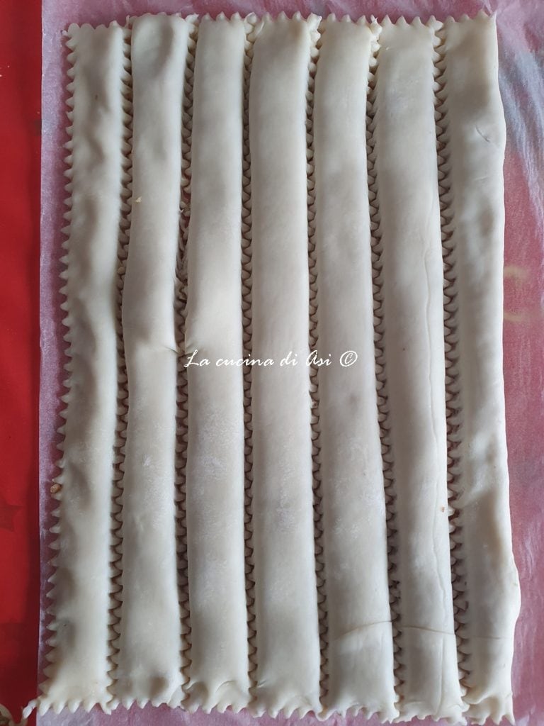 caracolas de hojaldre con nueces y mermelada