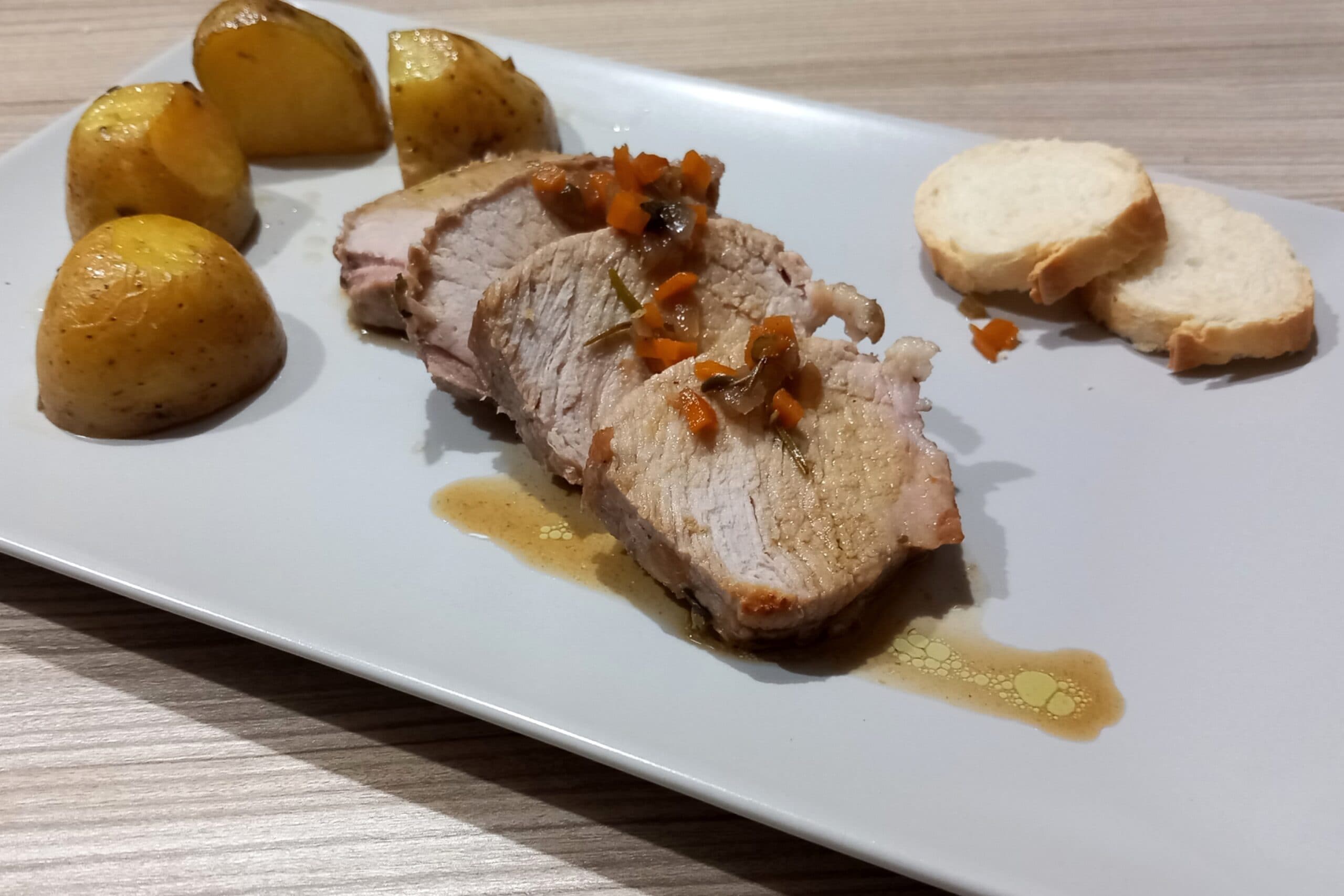 Cerdo asado al horno con patatas