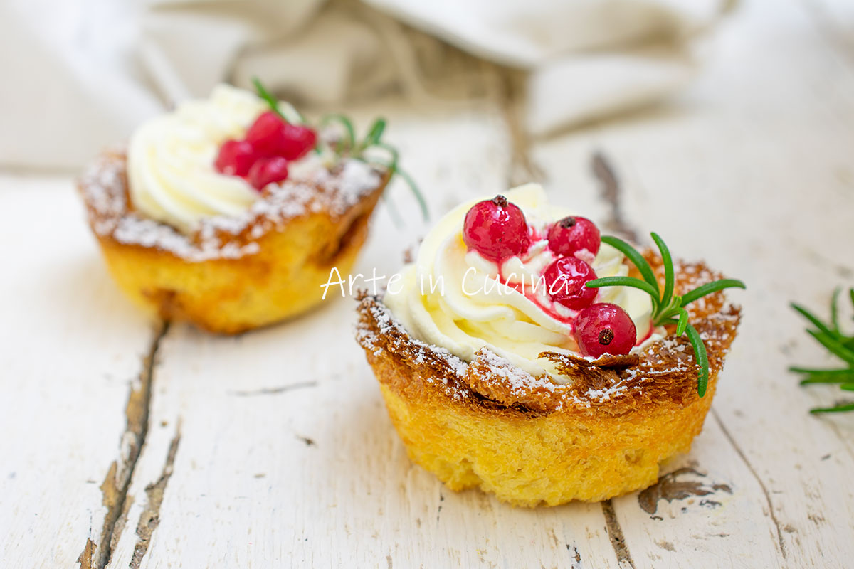 Cestitas de pandoro con crema diplomática