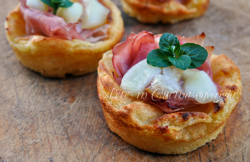 Cestas de patatas con jamón y scamorza