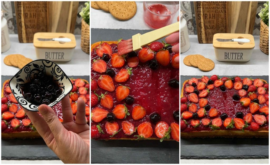 cheesecake con fresas y cerezas