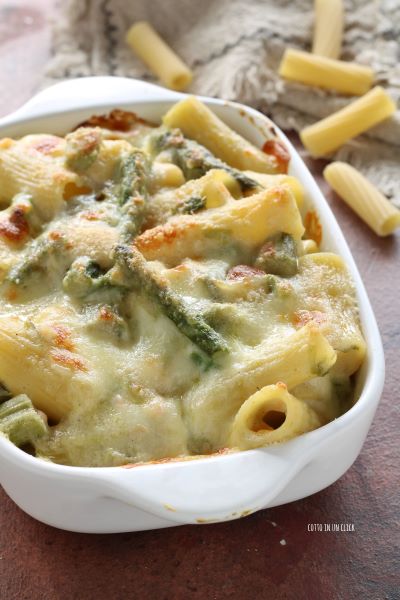 cocinar la pasta al horno hasta que se forme la costra y servir