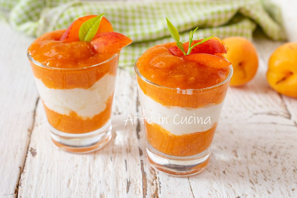Copas ligeras de ricotta y albaricoques