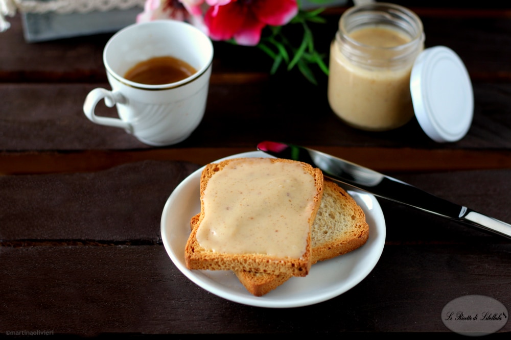 Crema de avellanas blanca