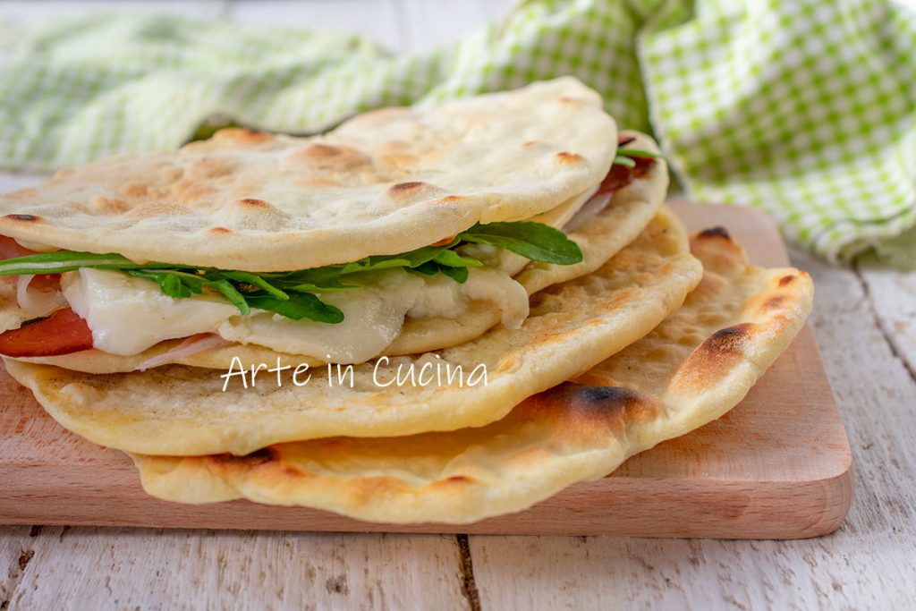 Crescia marchigiana rellena