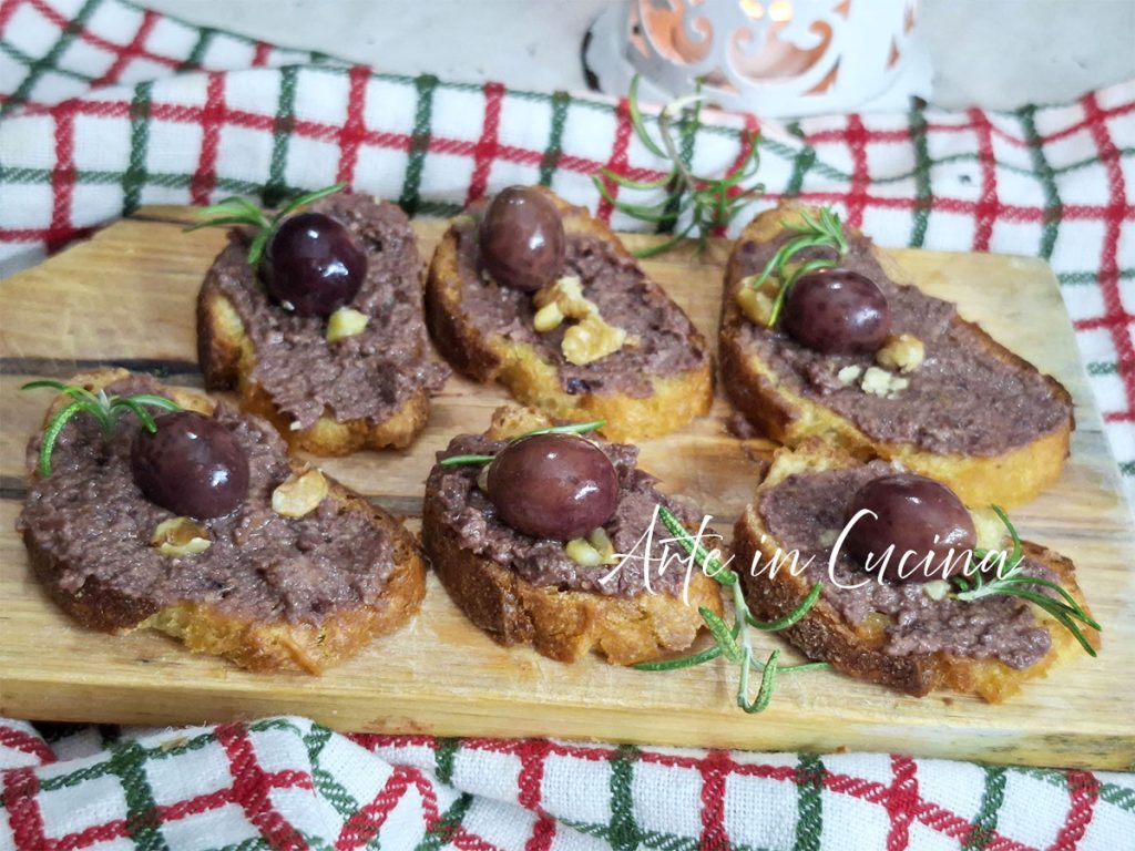 CROSTINI con PATÉ de ACEITUNAS