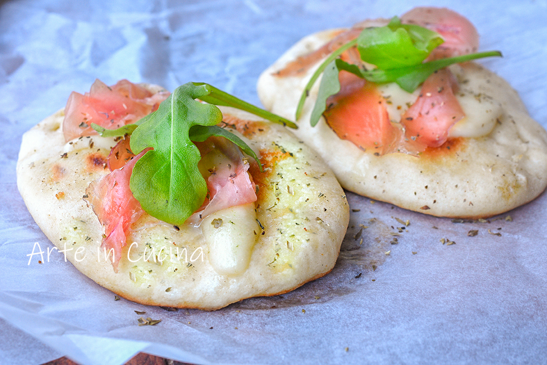 Crostini pizza speck y provola rápidos