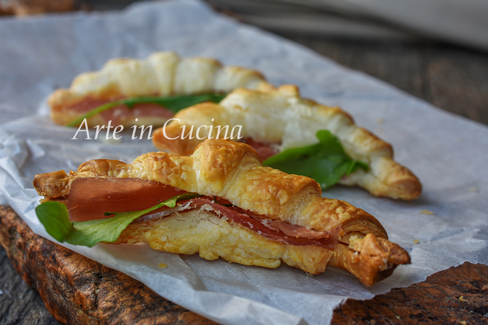 CRUASANES HOJALDRADOS speck y provola