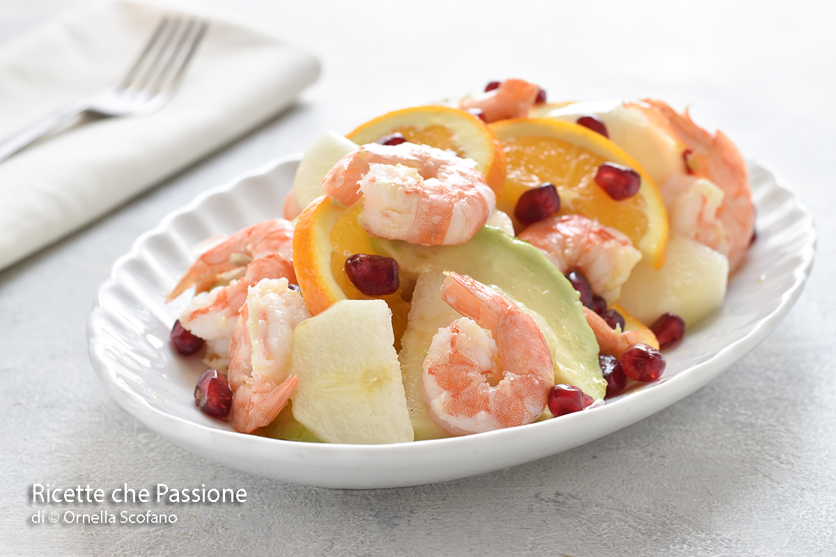 Ensalada exótica de gambas con frutas
