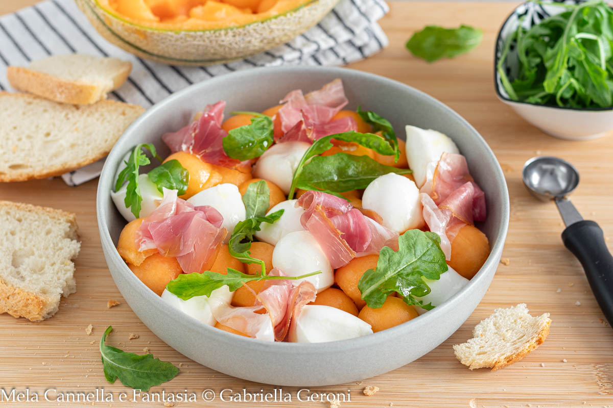 Ensalada de melón con jamón serrano y mozzarella