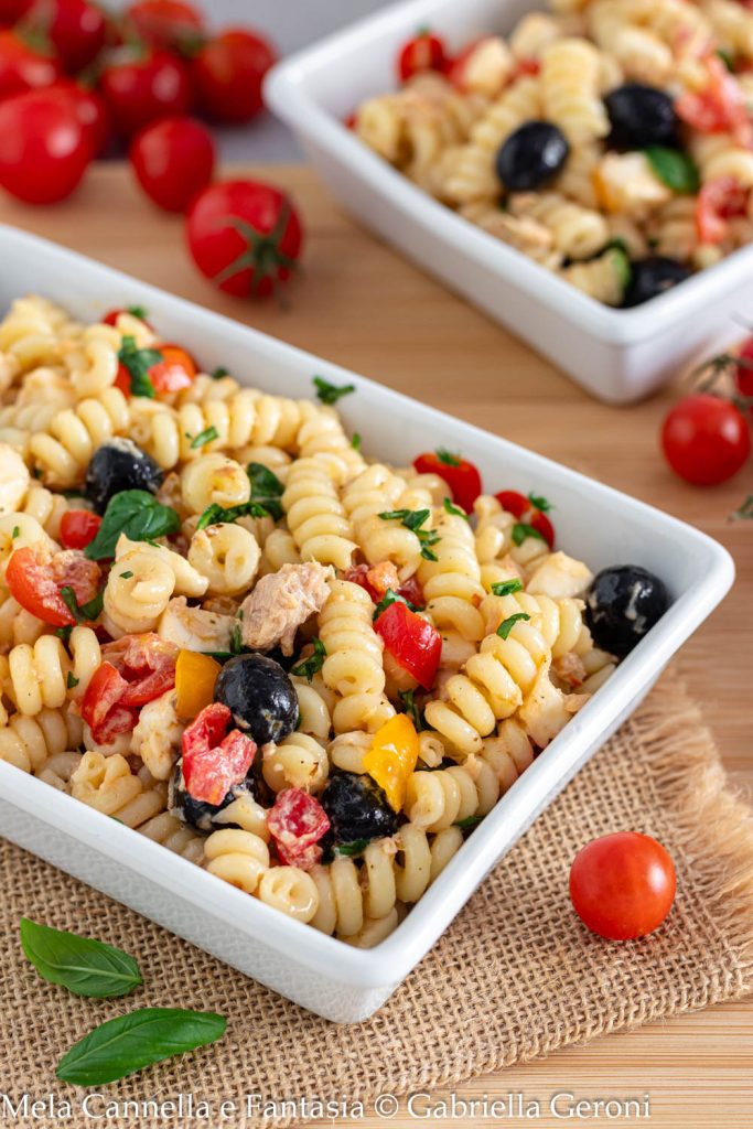 ensalada de pasta fría con atún, cherrys