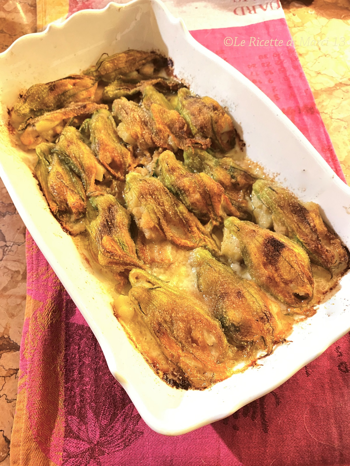 Flores de calabacín rellenos de mar. Receta napolitana inusual, fácil y rápida