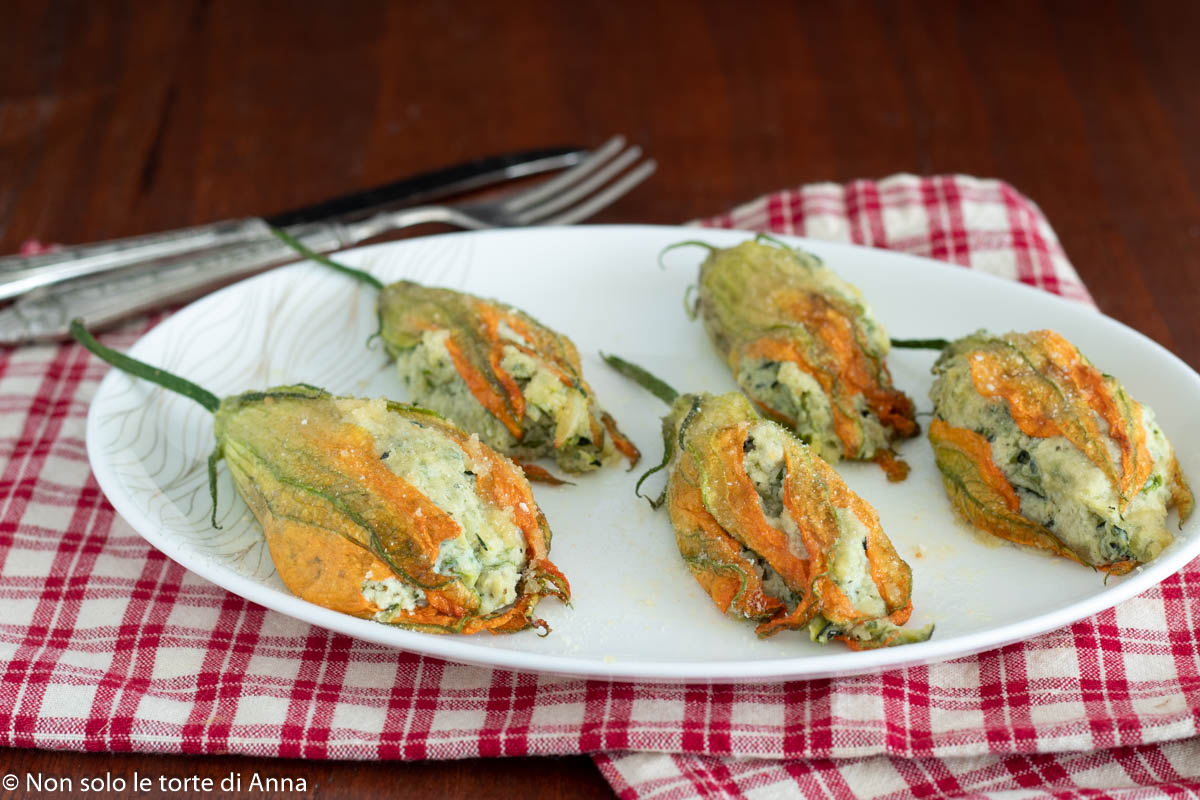 Flores de calabacín rellenos con calabacines y ricotta