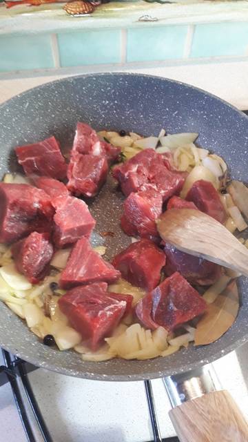 Estofado de ternera con guisantes