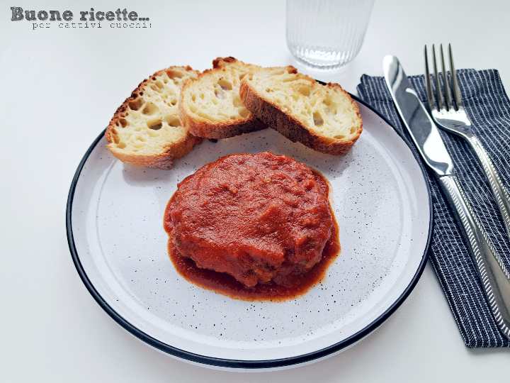 Hamburguesa guisada a la pizzaiola