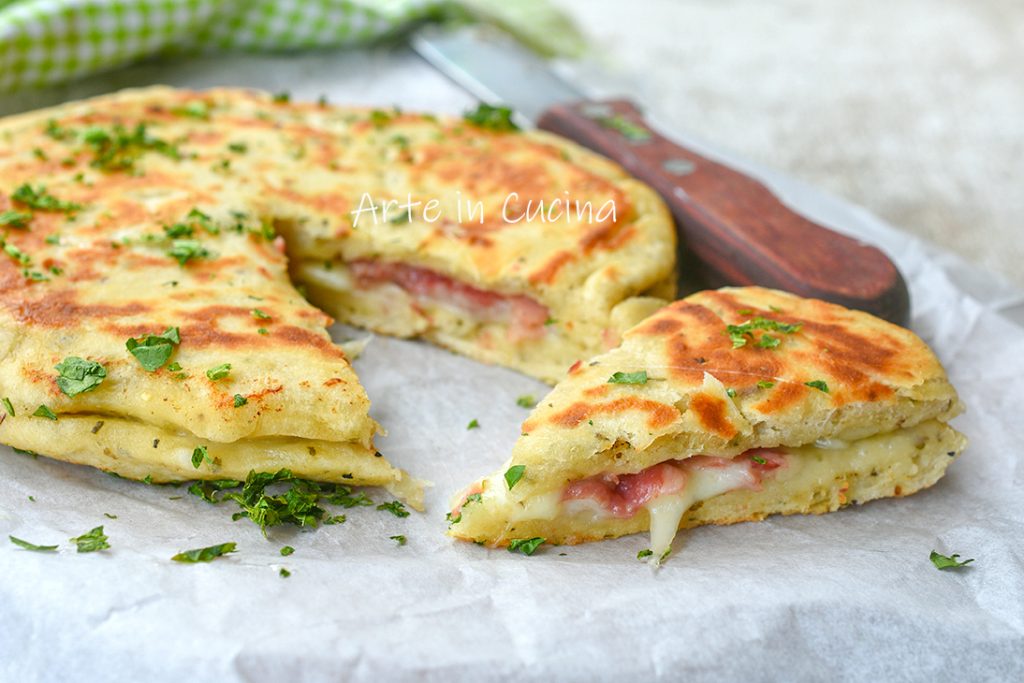 Hojaldre crujiente rápido con jamón y provolone