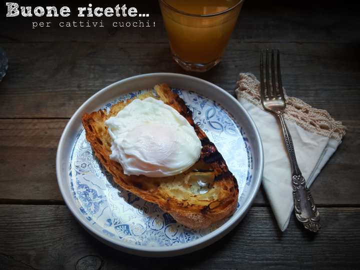 huevo pochè sobre bruschetta de pan