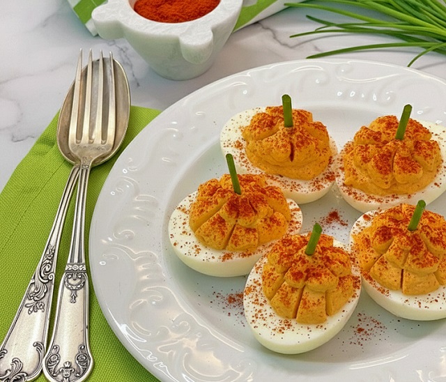 HUEVOS DUROS A LA DIABLA CALABAZA