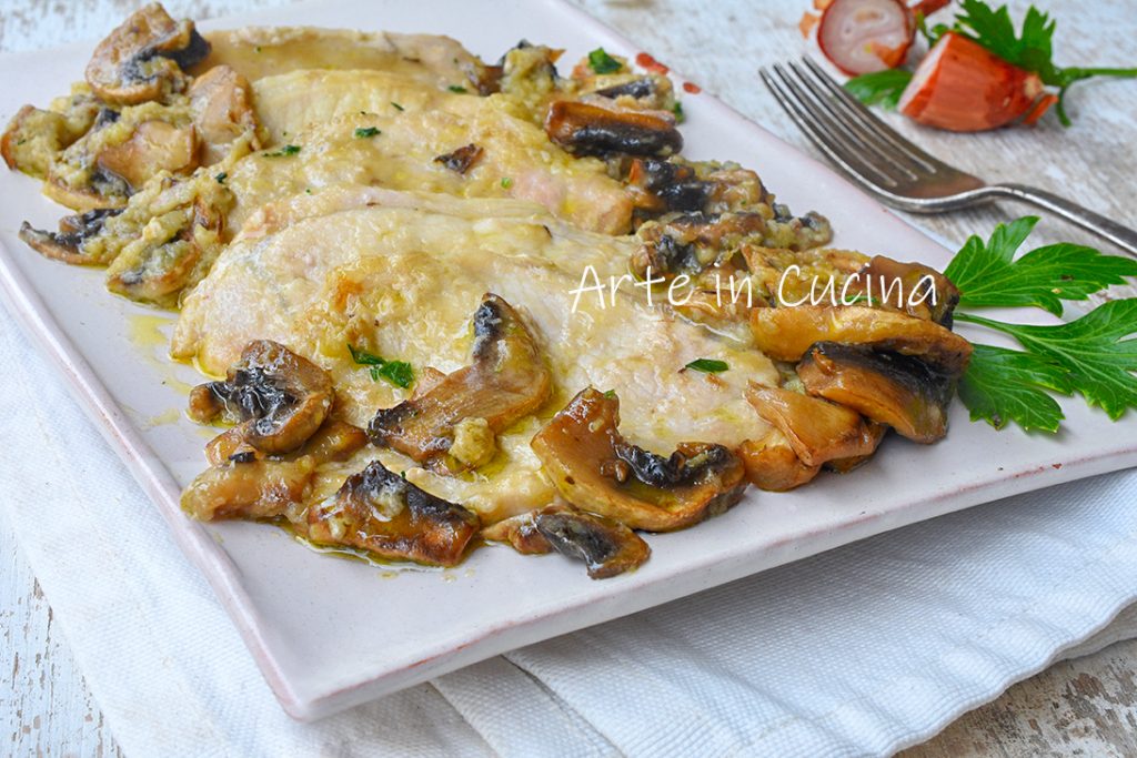 Lomo de cerdo con champiñones en sartén, segundo simple y sabroso perfecto para el domingo, excelente para las fiestas, ideal para almuerzo o cena.