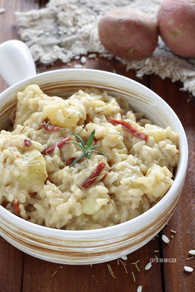 manteca con mantequilla y queso, añade el romero y sirve