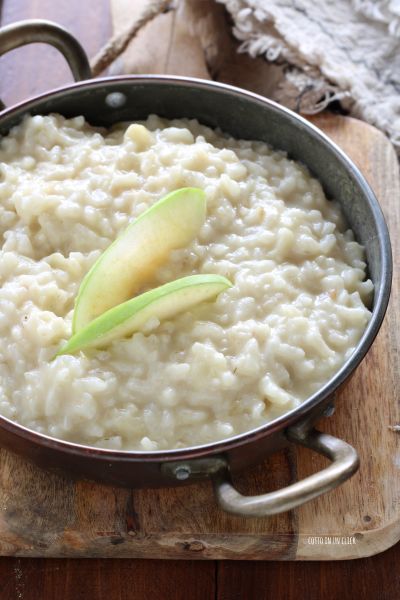 mezclar y servir con un par de rodajas de manzana