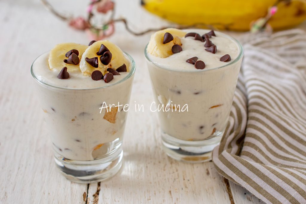 Mousse de plátano y gotas de chocolate