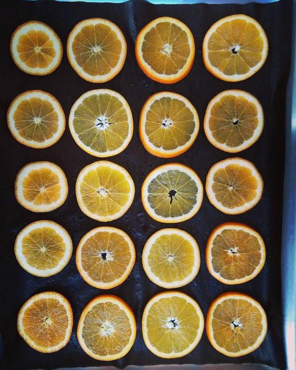 naranjas secas, solo cortadas antes de meter en el horno