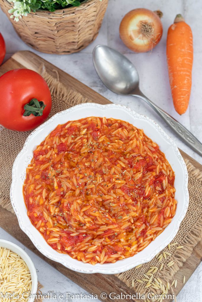 orzo al tomate receta fácil