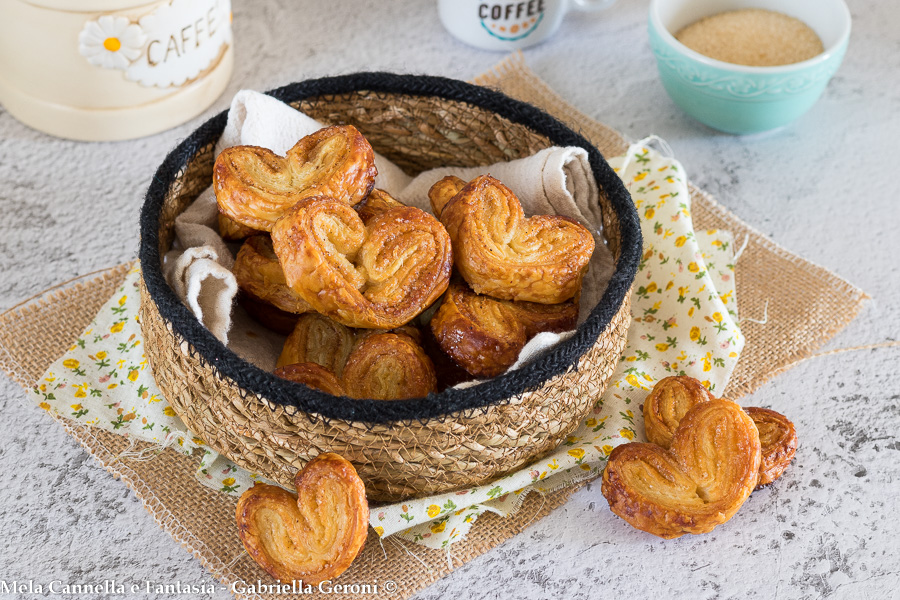 Palmeras de hojaldre a la canela receta fácil y rápida
