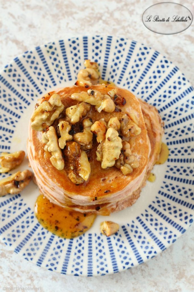 Pancakes especiados con nueces y miel