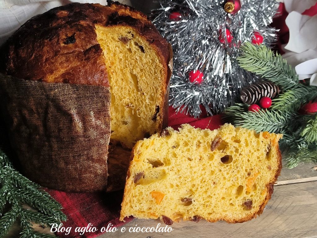 Panettone de fermentación mixta alto y dorado