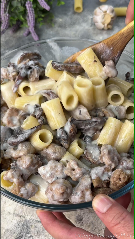 pasta con champiñones y salchicha al horno