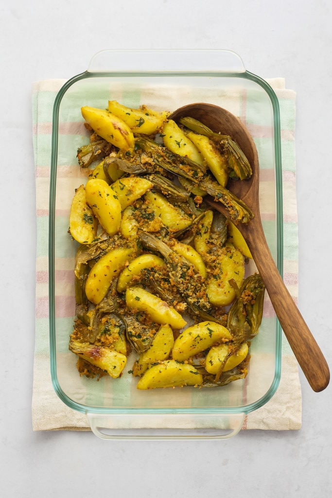 patatas y alcachofas en freidora de aire