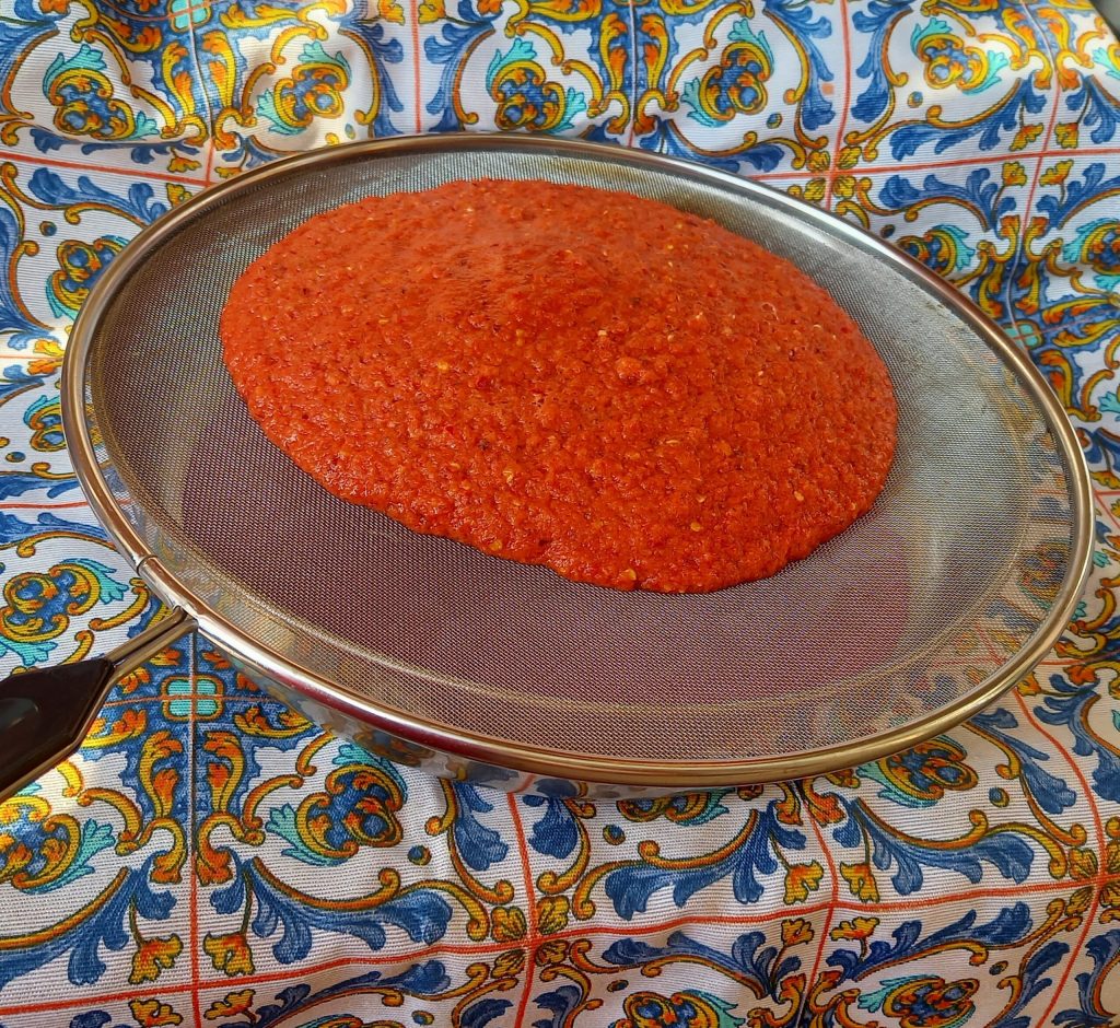 Conserva de crema de pimientos picantes