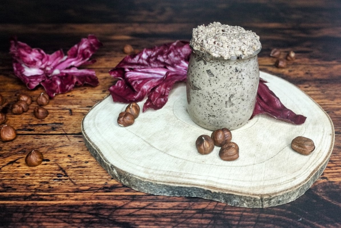 Pesto de achicoria y avellanas: una crema intensa para platos con carácter auténtico