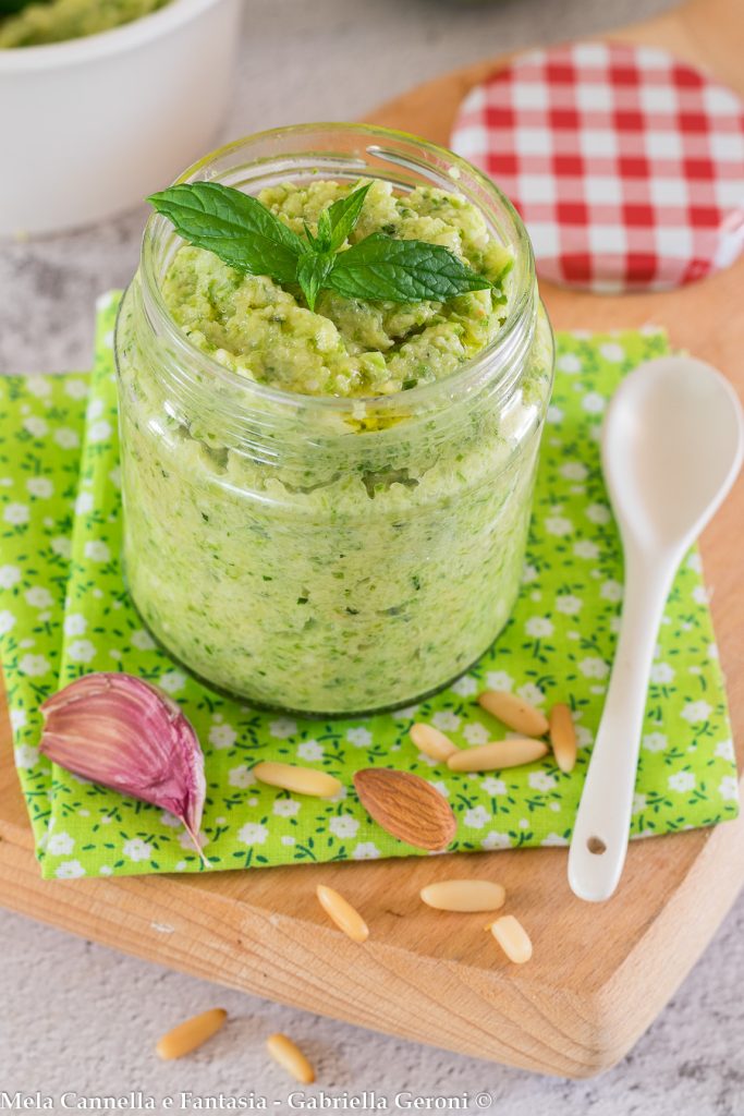 pesto de calabacines crudos