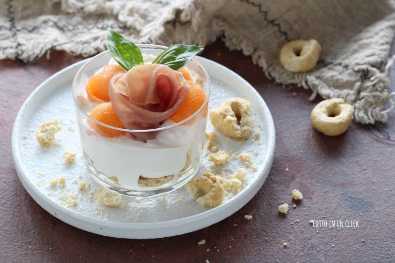 jamón y melón en vaso con stracciatella