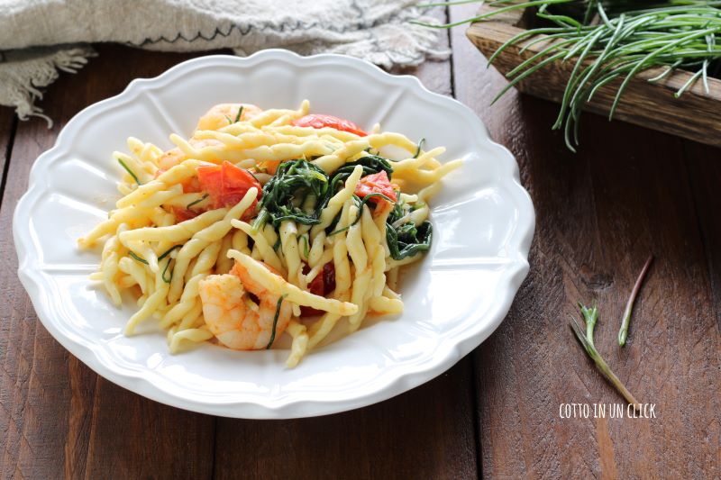 pasta con agretti y langostinos